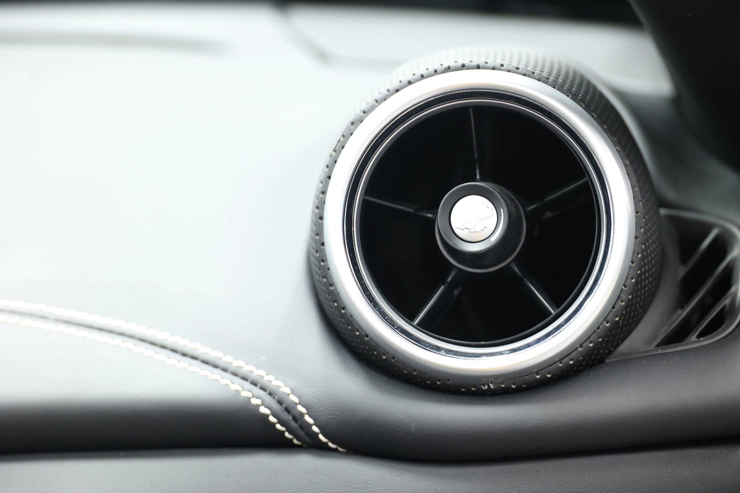 Used 2015 Ferrari California T image 90