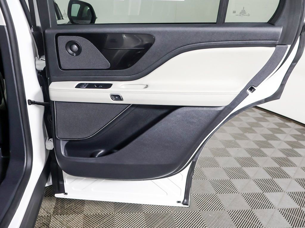 Used 2025 Lincoln Aviator Reserve w/ Illumination Package image 30