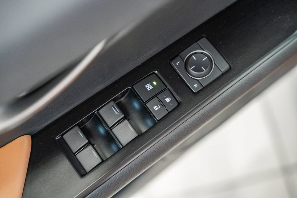 Used 2019 Lexus UX 200 w/ Premium Package FWD image 39