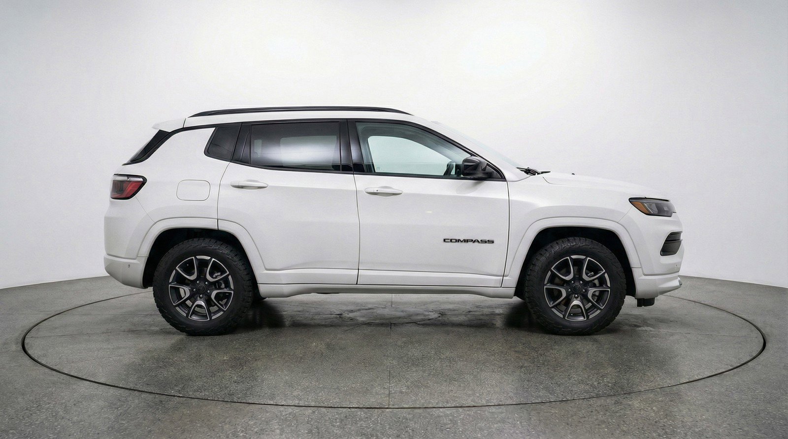 Used 2025 Jeep Compass Trailhawk AWD/4WD image 11