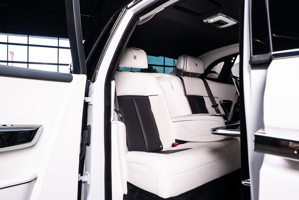 Used 2022 Rolls-Royce Phantom Sedan w/ The Phantom Package RWD image 60
