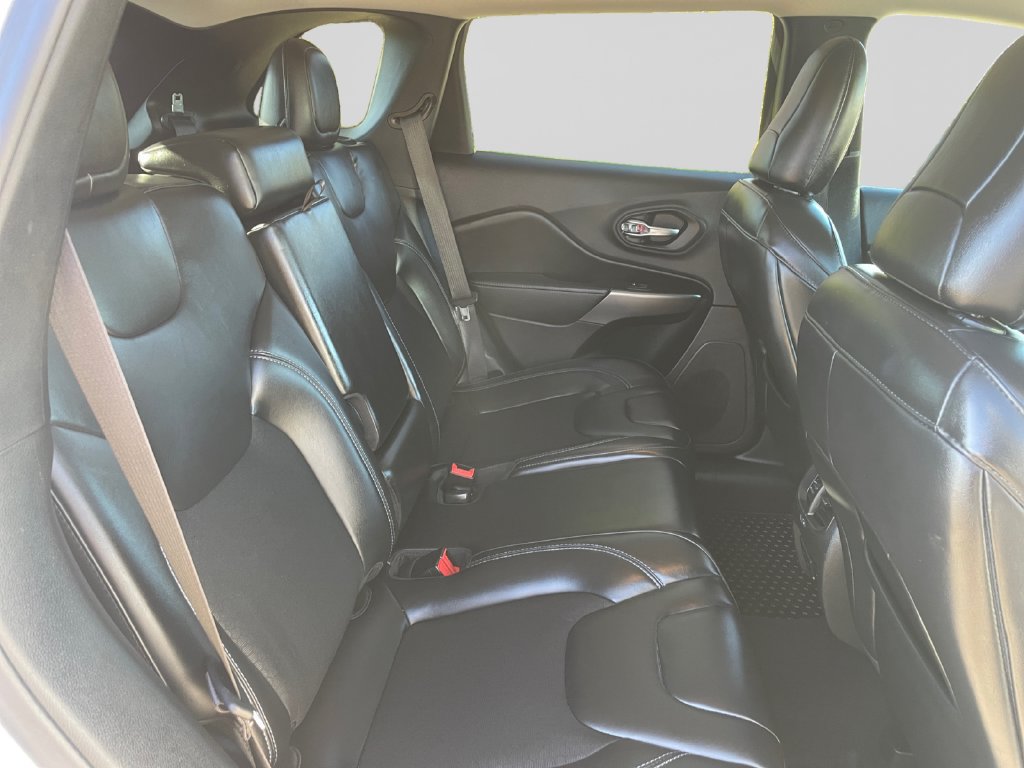 Certified 2020 Jeep Cherokee Latitude Plus w/ Comfort/Convenience Group AWD/4WD image 14