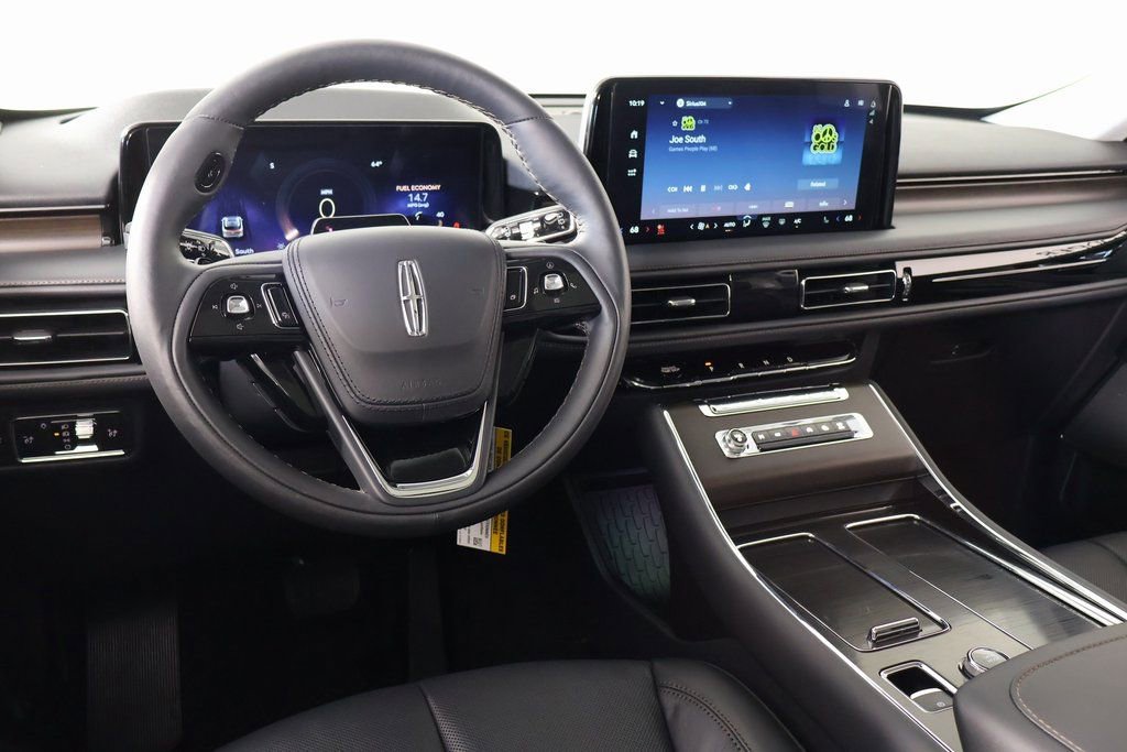 New 2025 Lincoln Aviator Reserve w/ Jet Appearance Package image 2