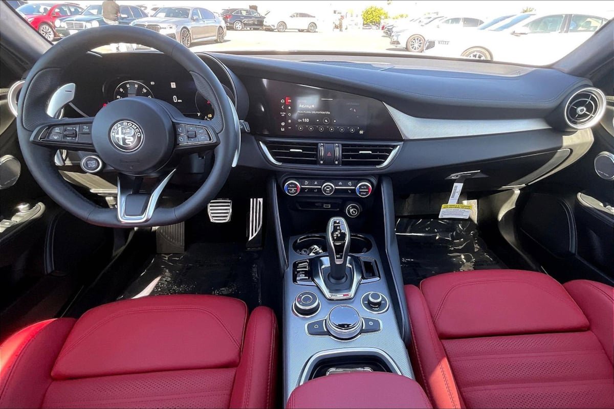 New 2026 Alfa Romeo Giulia image 5