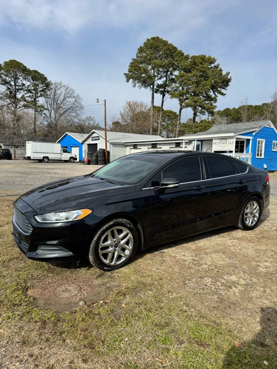 Used 2015 Ford Fusion SE FWD image 5