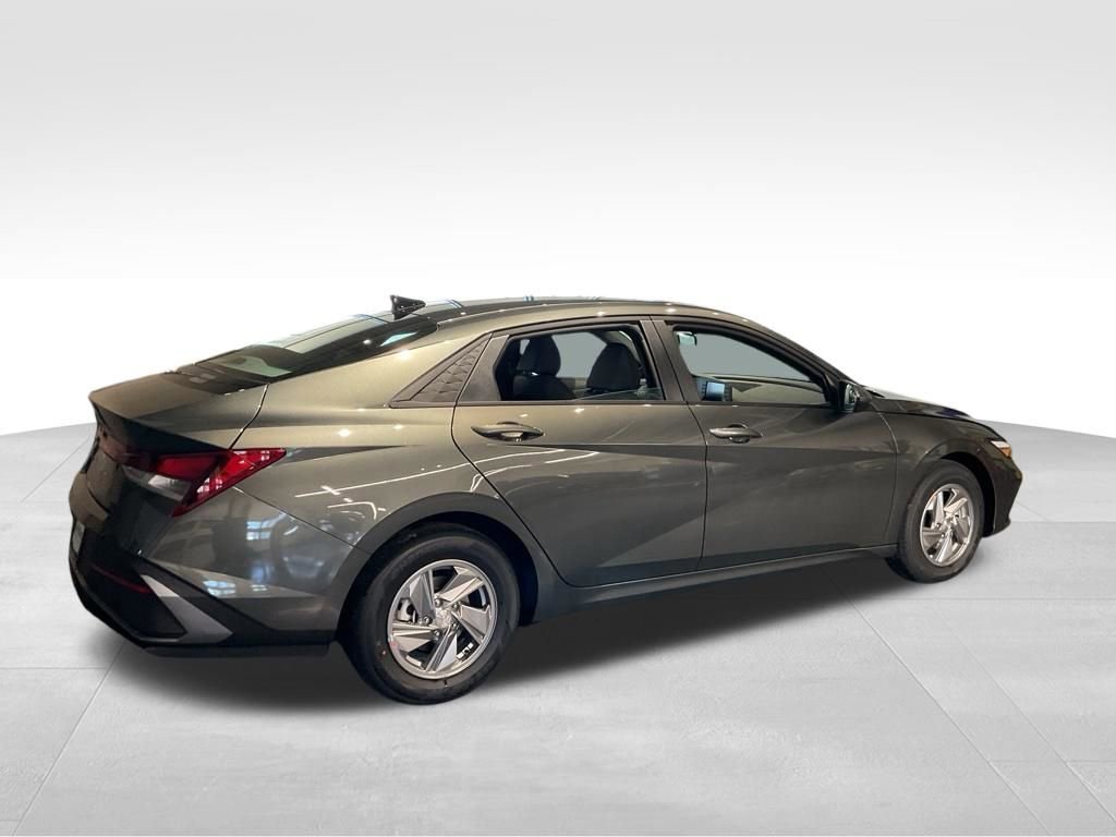 New 2026 Hyundai Elantra SE FWD image 4