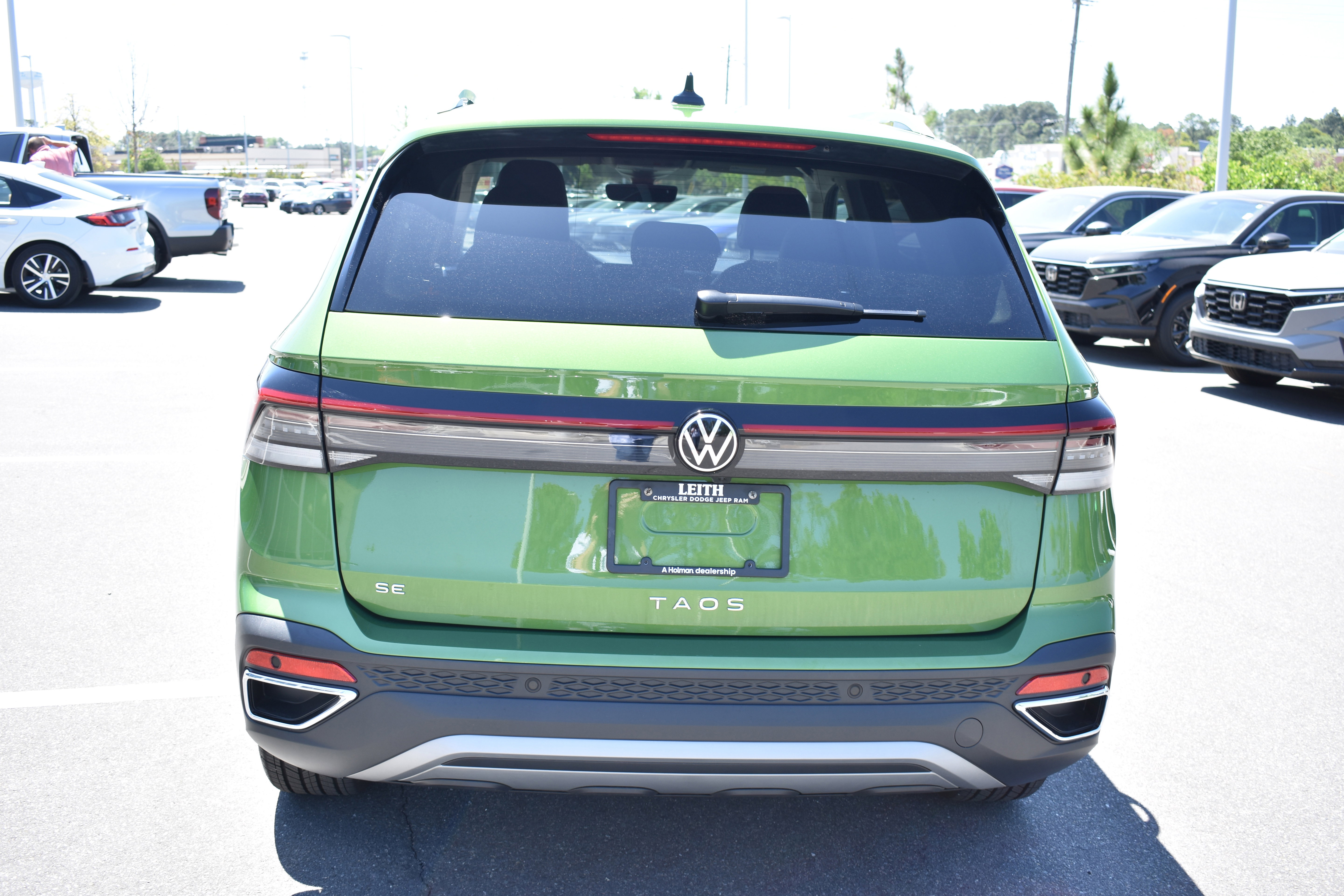 Used 2025 Volkswagen Taos SE image 8