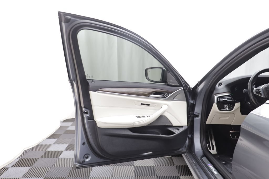 Used 2021 BMW M550i xDrive AWD/4WD image 4