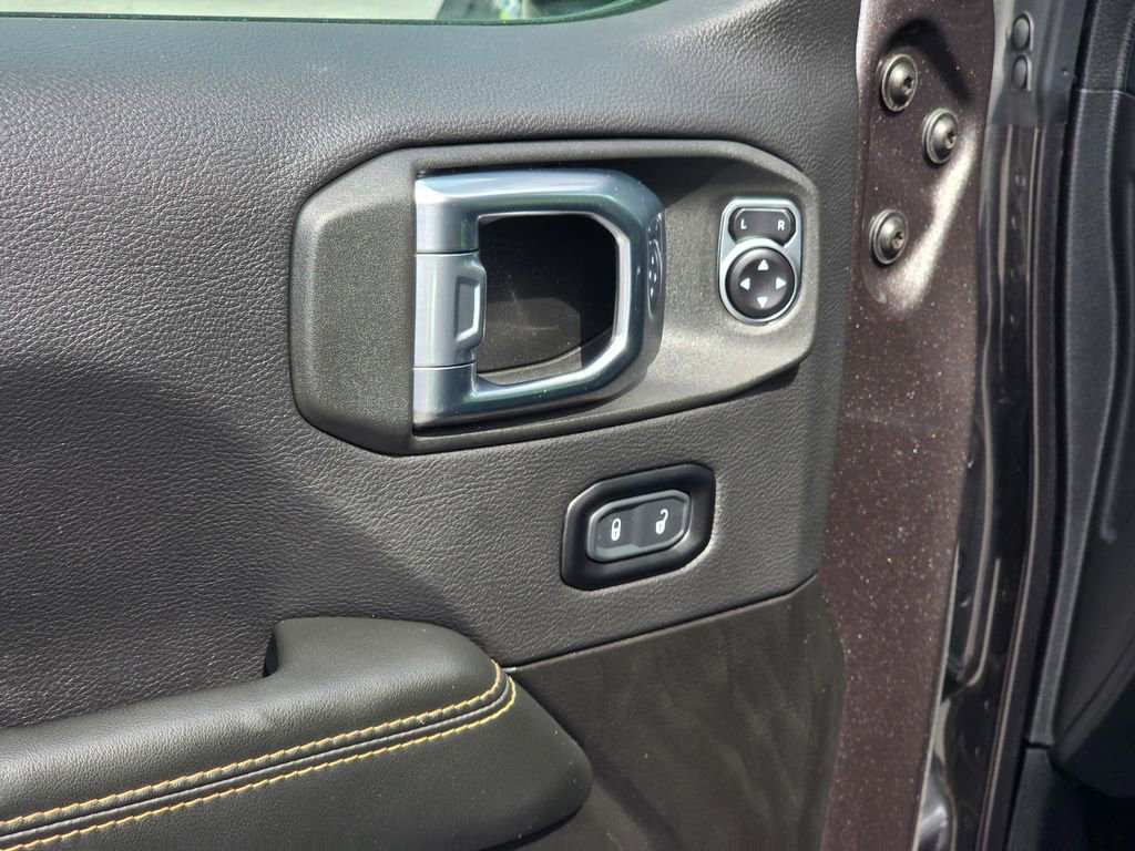 Used 2025 Jeep Wrangler Unlimited Sahara AWD/4WD image 36