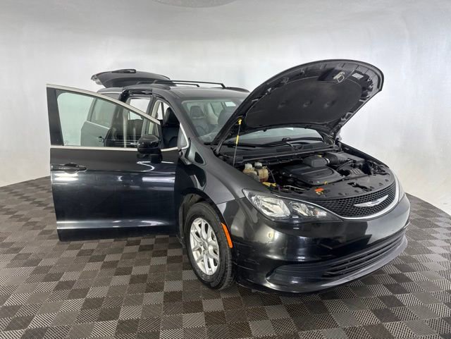 Used 2020 Chrysler Voyager Lxi FWD image 31