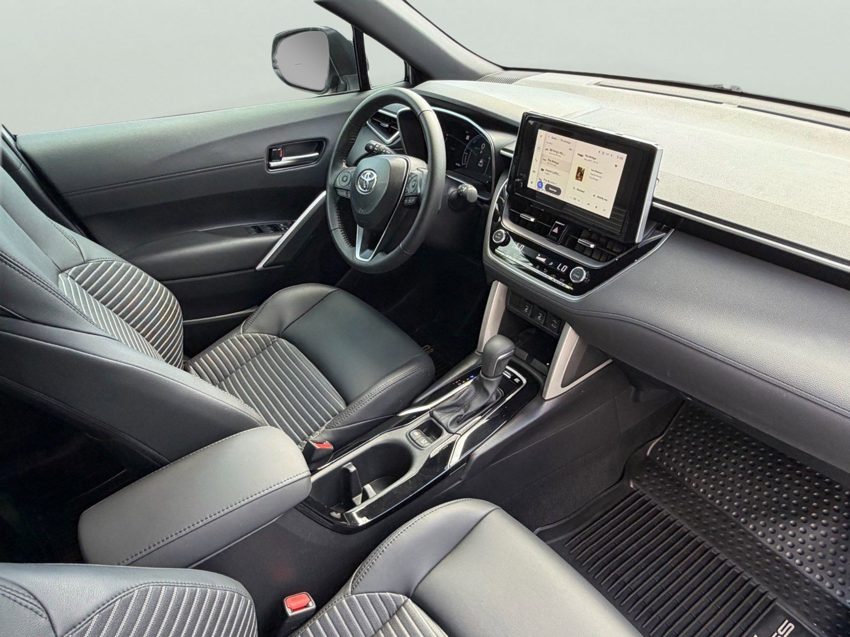 Used 2025 Toyota Corolla Cross AWD Hybrid w/ Convenience Package image 19