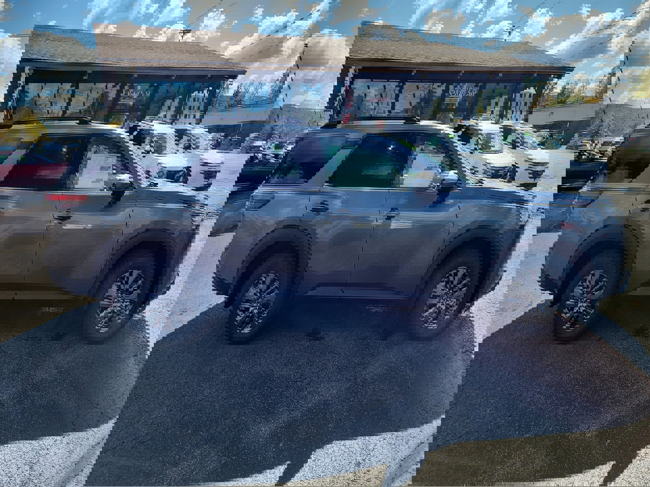 New 2025 Nissan Pathfinder SV image 9