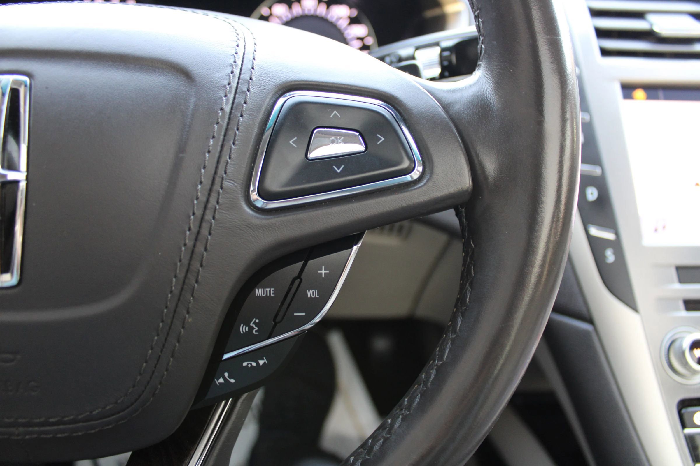 Used 2019 Lincoln MKZ Reserve w/ Luxury Package image 9