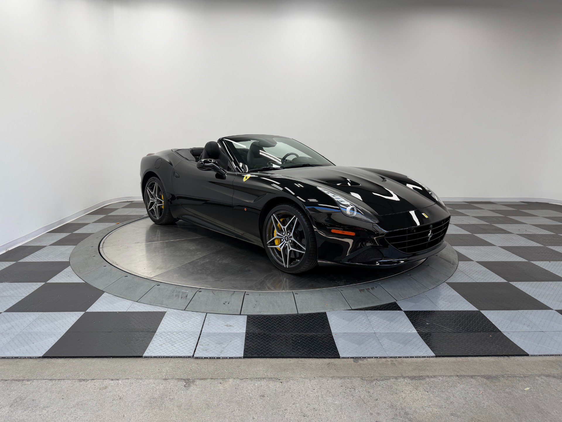 Used 2016 Ferrari California T RWD image 26