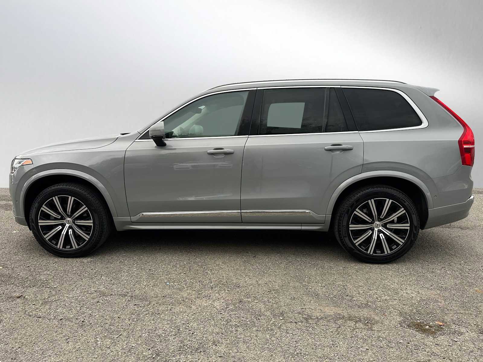 Certified 2025 Volvo XC90 B6 Plus image 6