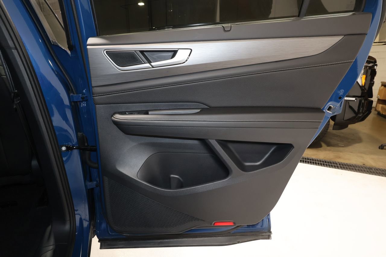 Used 2025 Volkswagen Atlas Cross Sport SE image 18