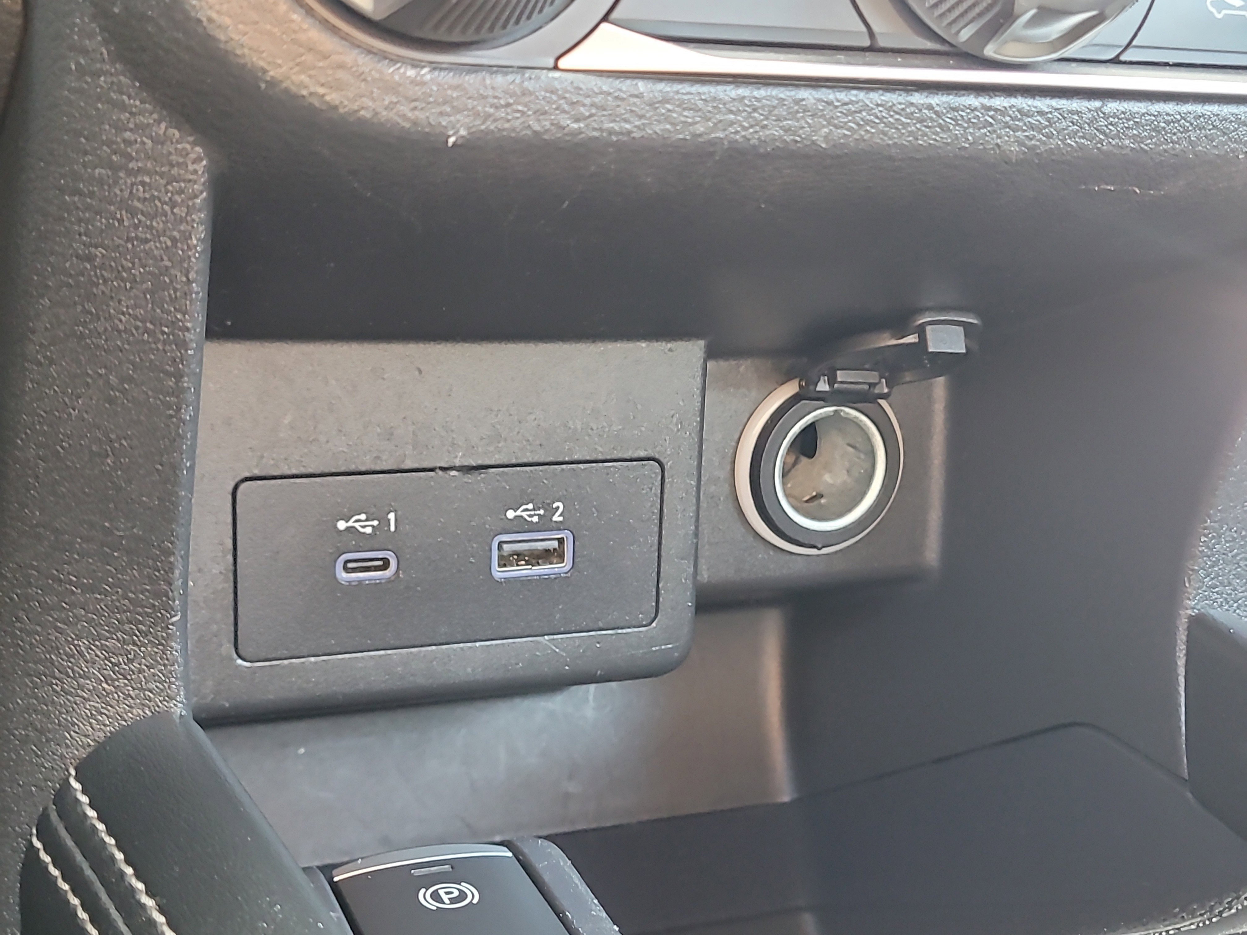 Used 2024 Nissan Kicks SV image 25