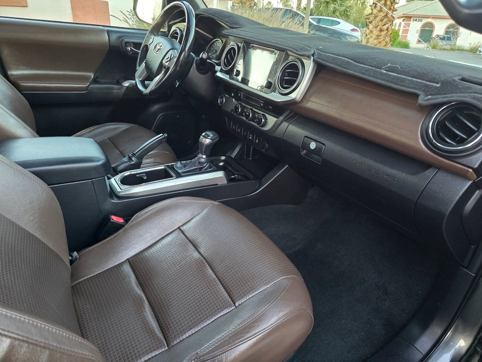 Used 2016 Toyota Tacoma Limited w/ Towing Package RWD image 12
