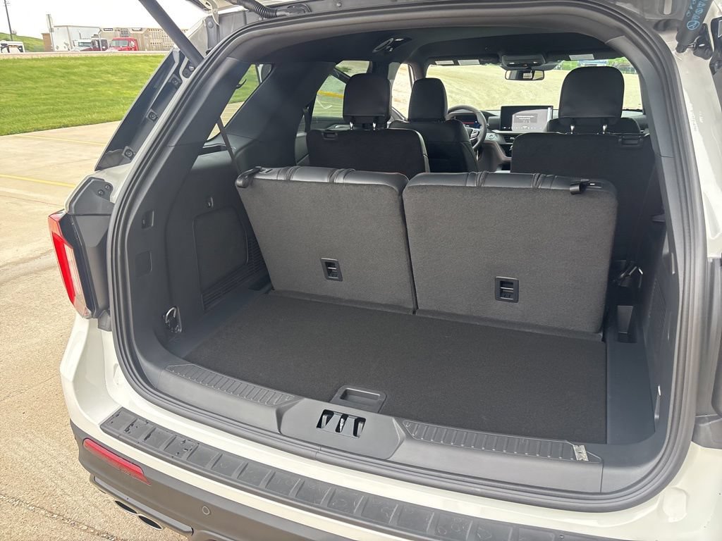 New 2026 Ford Explorer ST AWD/4WD image 32