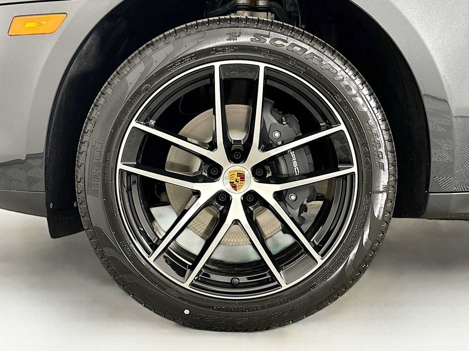 Used 2026 Porsche Macan AWD/4WD image 32