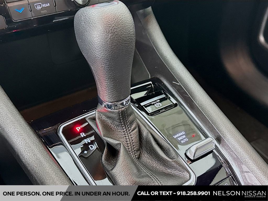 Used 2025 Jeep Compass Sport w/ Mopar Graphics Package image 16