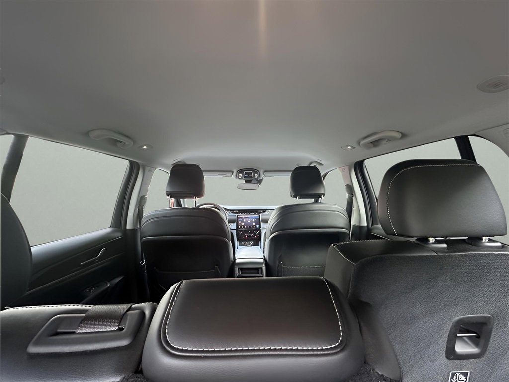 Used 2023 Jeep Grand Cherokee Limited image 27