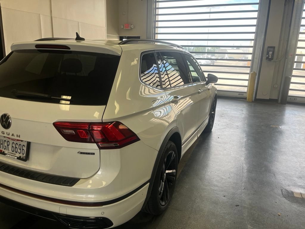 Used 2023 Volkswagen Tiguan SE R-Line AWD/4WD image 5