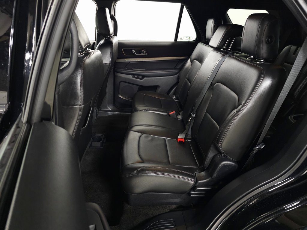 Used 2018 Ford Explorer XLT w/ Equipment Group 202A image 28