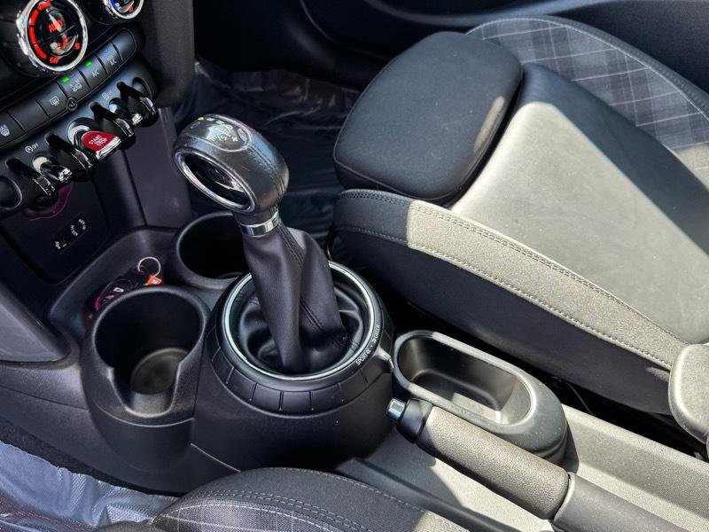 Used 2016 MINI Cooper 4-Door Hardtop image 12