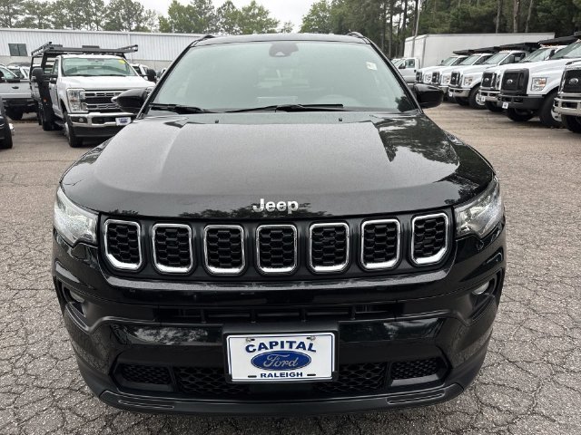Used 2025 Jeep Compass Latitude AWD/4WD image 10