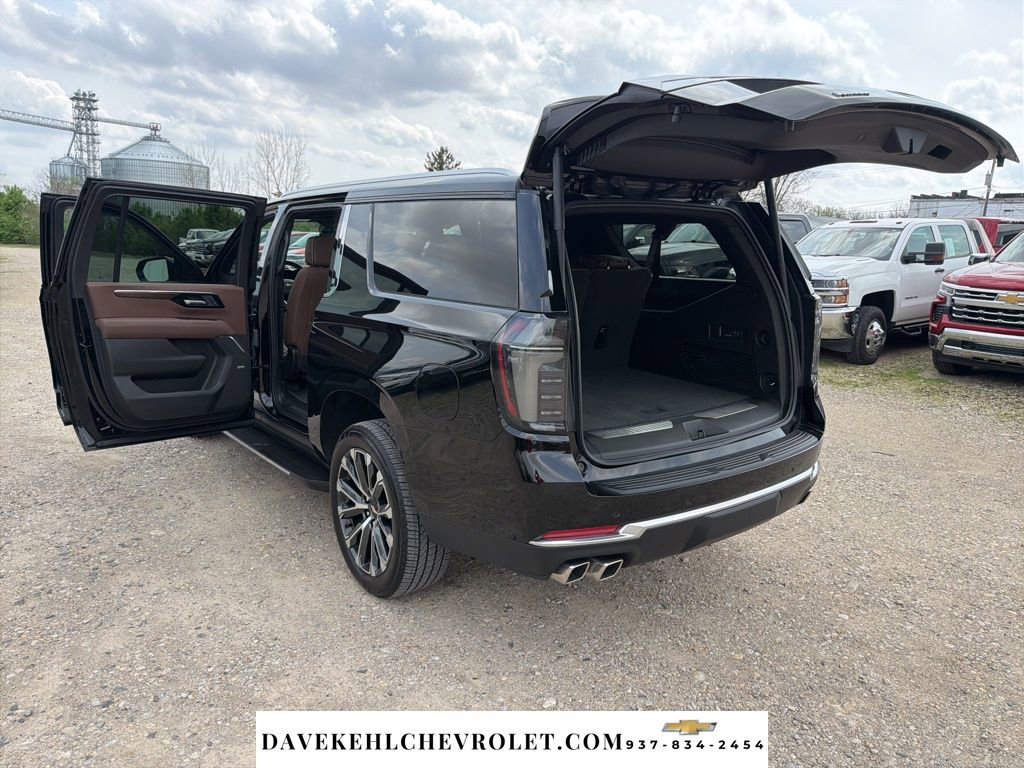 Used 2025 Chevrolet Suburban High Country w/ Sun And Tow Package AWD/4WD image 34