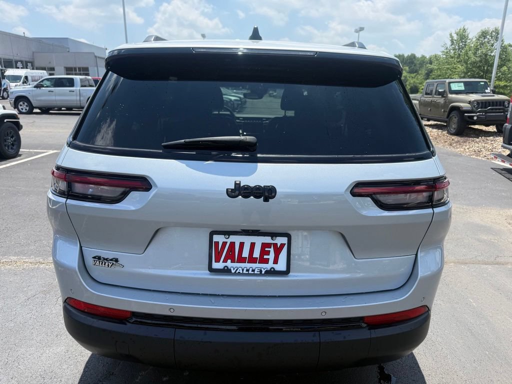 Used 2024 Jeep Grand Cherokee L Altitude AWD/4WD image 5
