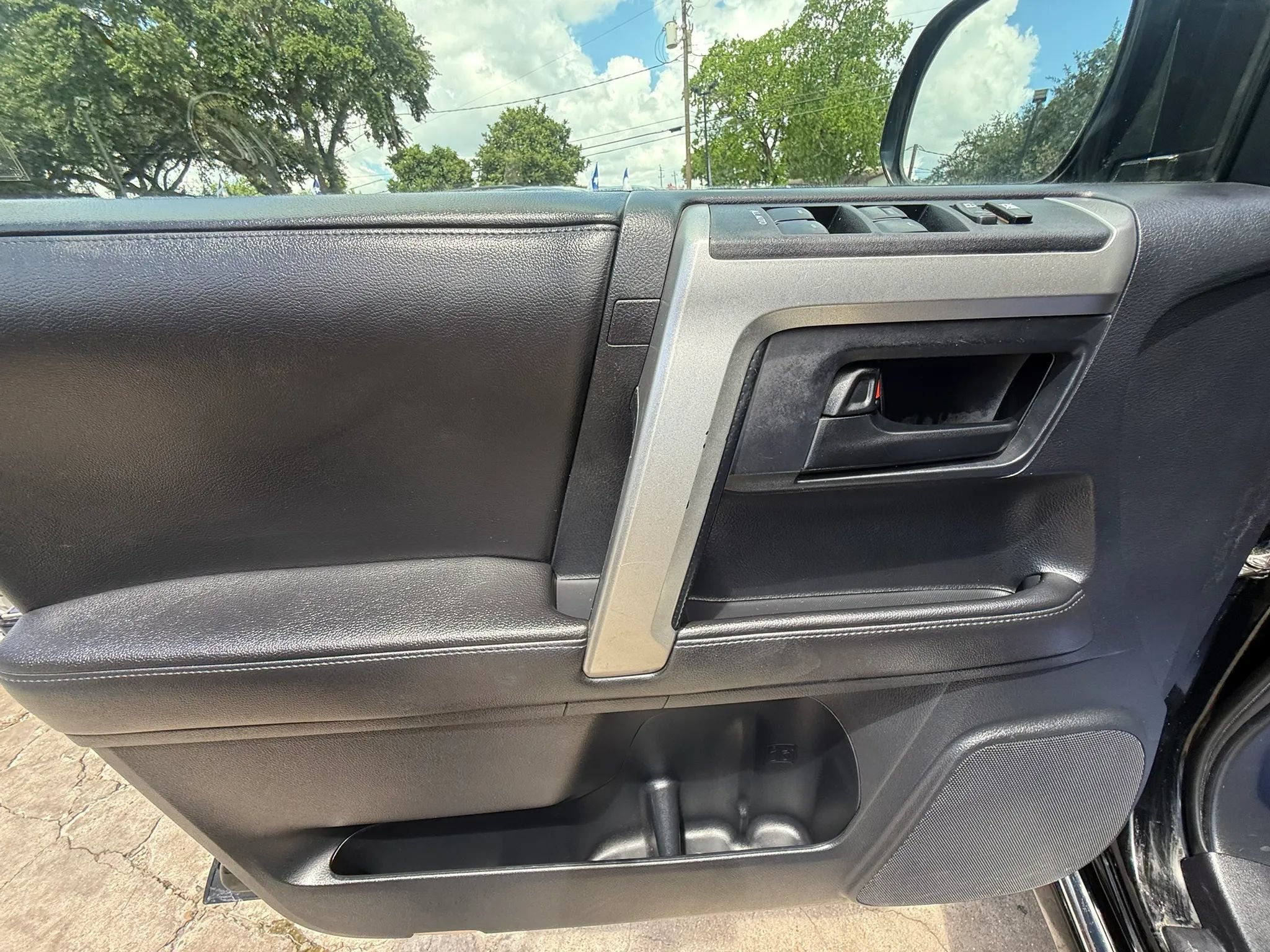 Used 2010 Toyota 4Runner Limited AWD/4WD image 18