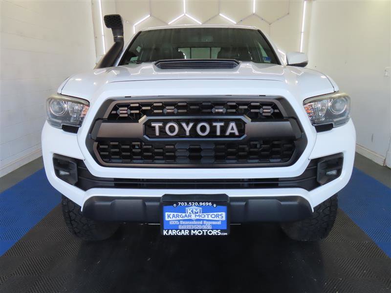 Used 2017 Toyota Tacoma TRD Pro image 2