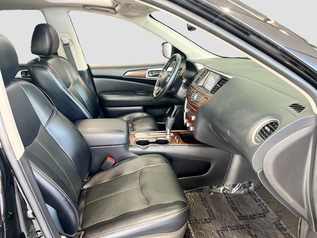 Used 2020 Nissan Pathfinder Platinum FWD image 29