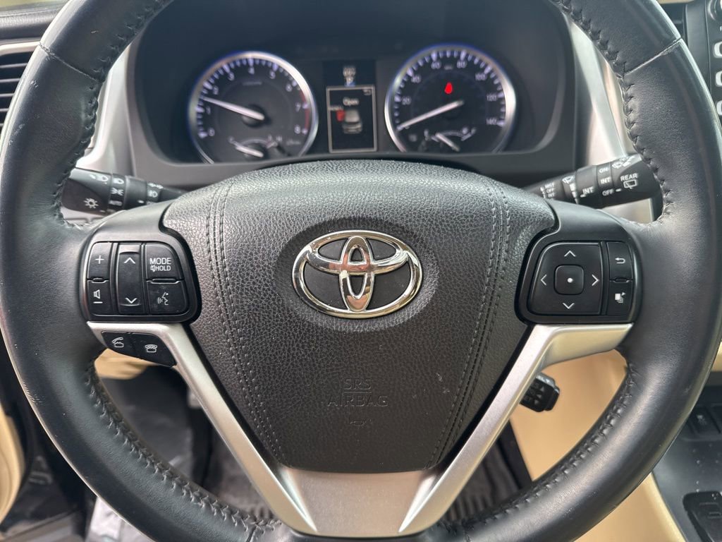 Used 2016 Toyota Highlander XLE AWD/4WD image 14