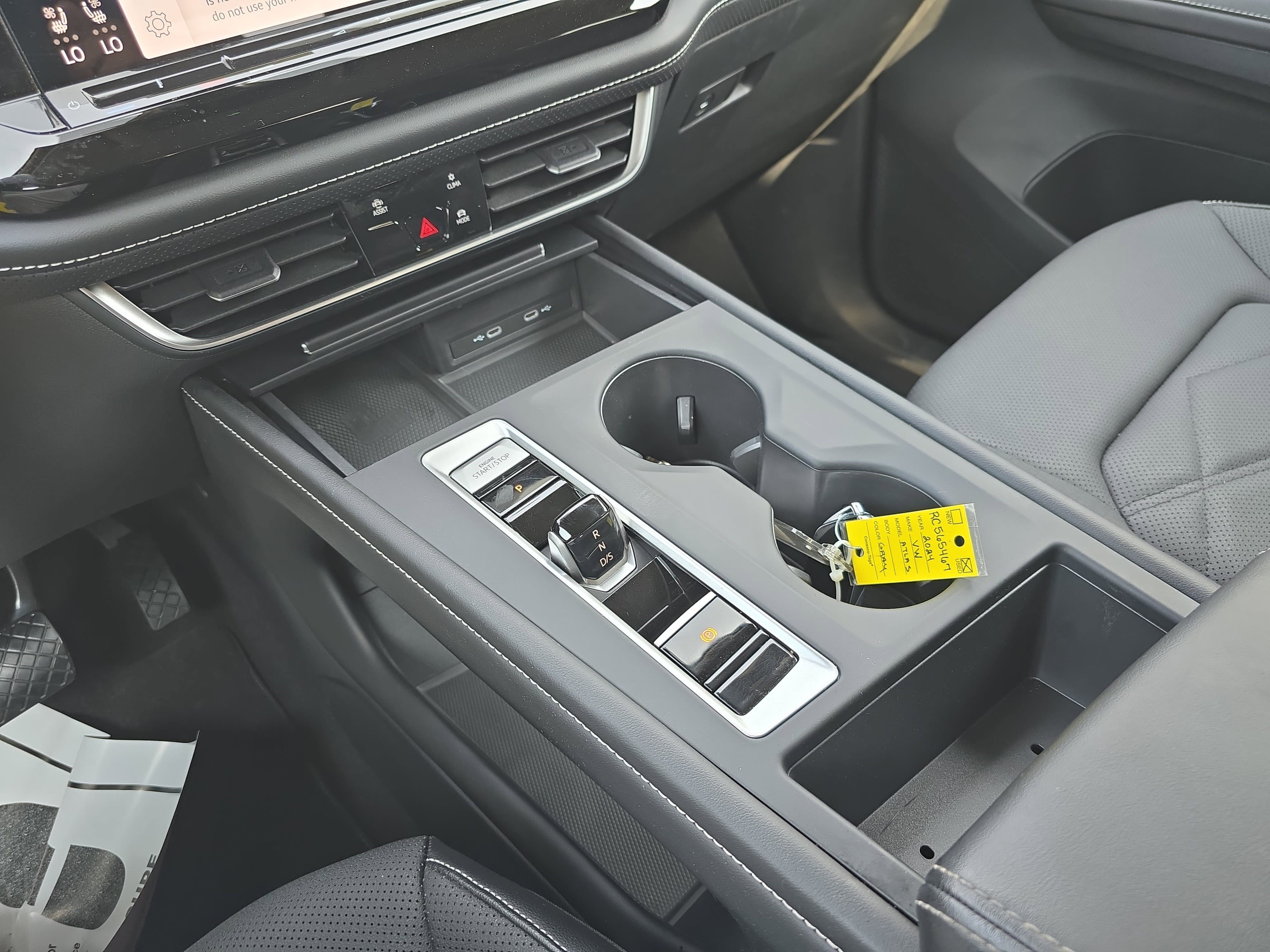 Used 2024 Volkswagen Atlas SE image 27