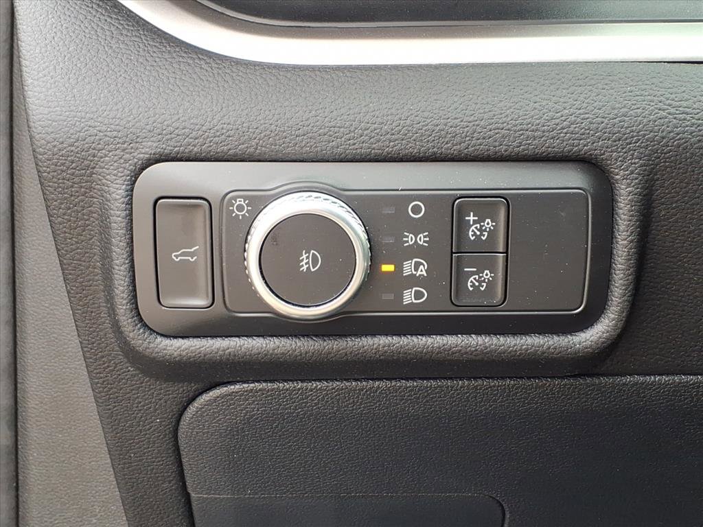 Used 2022 Ford Explorer XLT w/ Equipment Group 202A image 23