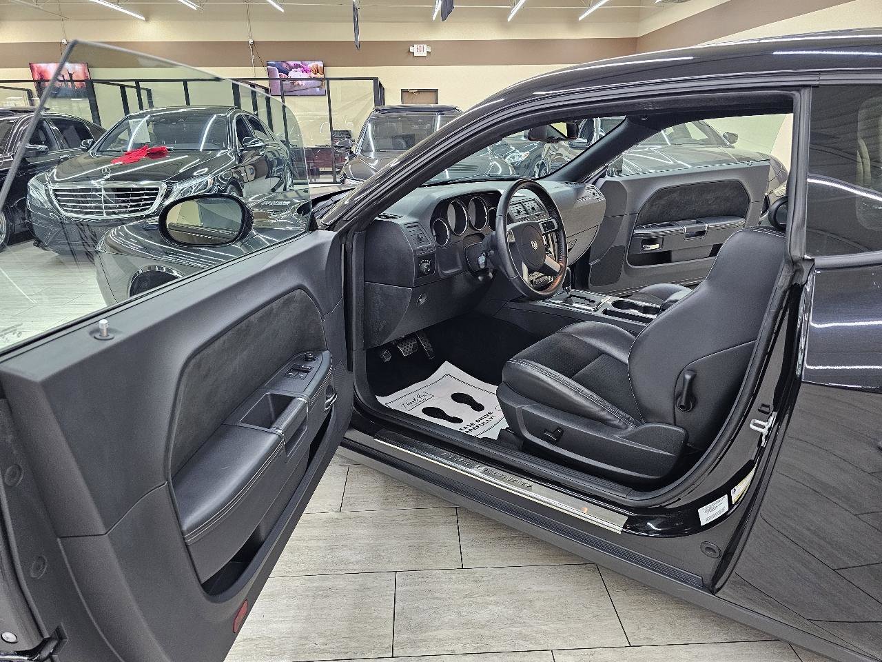 Used 2010 Dodge Challenger SRT8 w/ SRT Option Group II RWD image 13