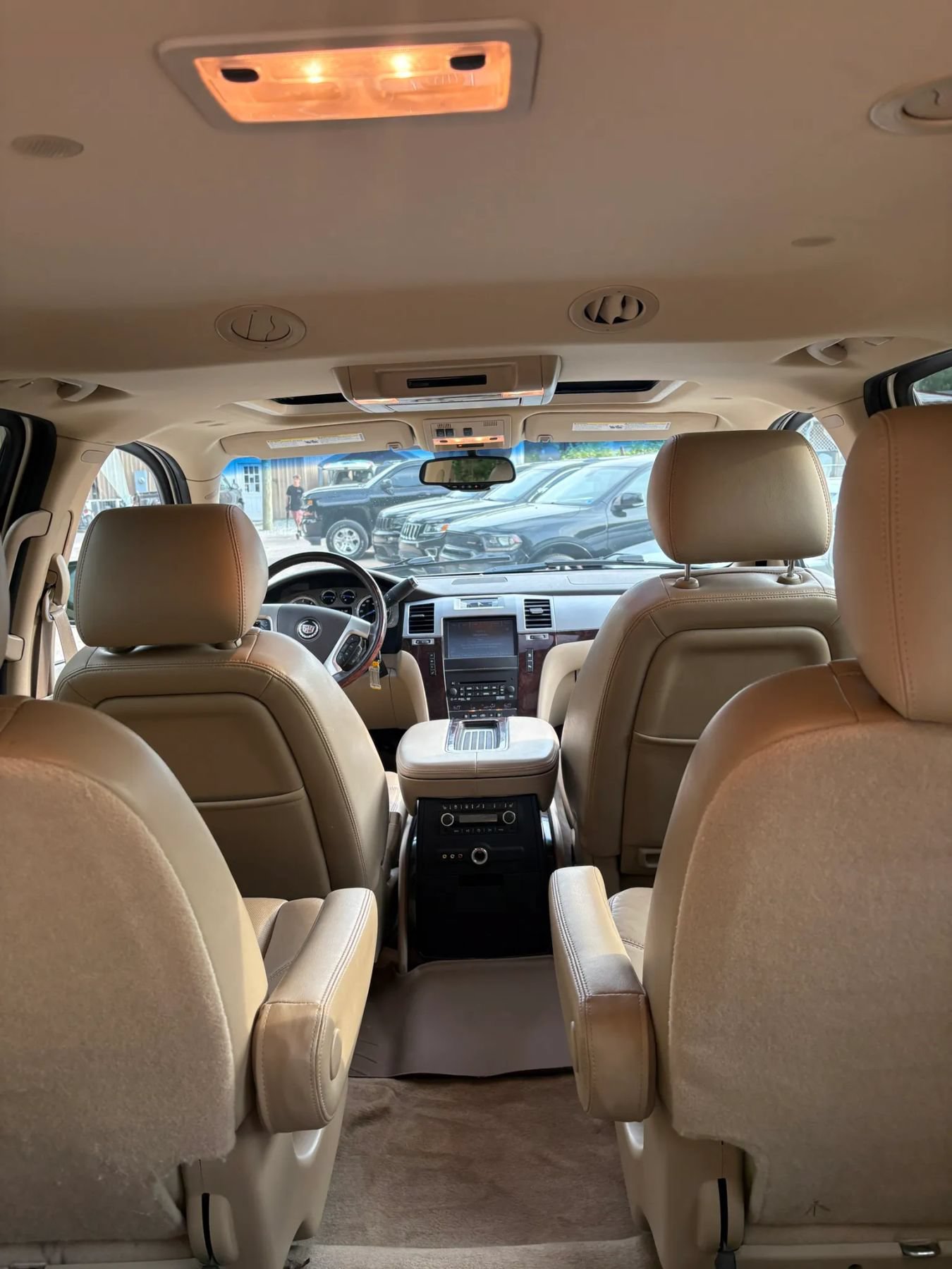 Used 2011 Cadillac Escalade Premium AWD/4WD image 34