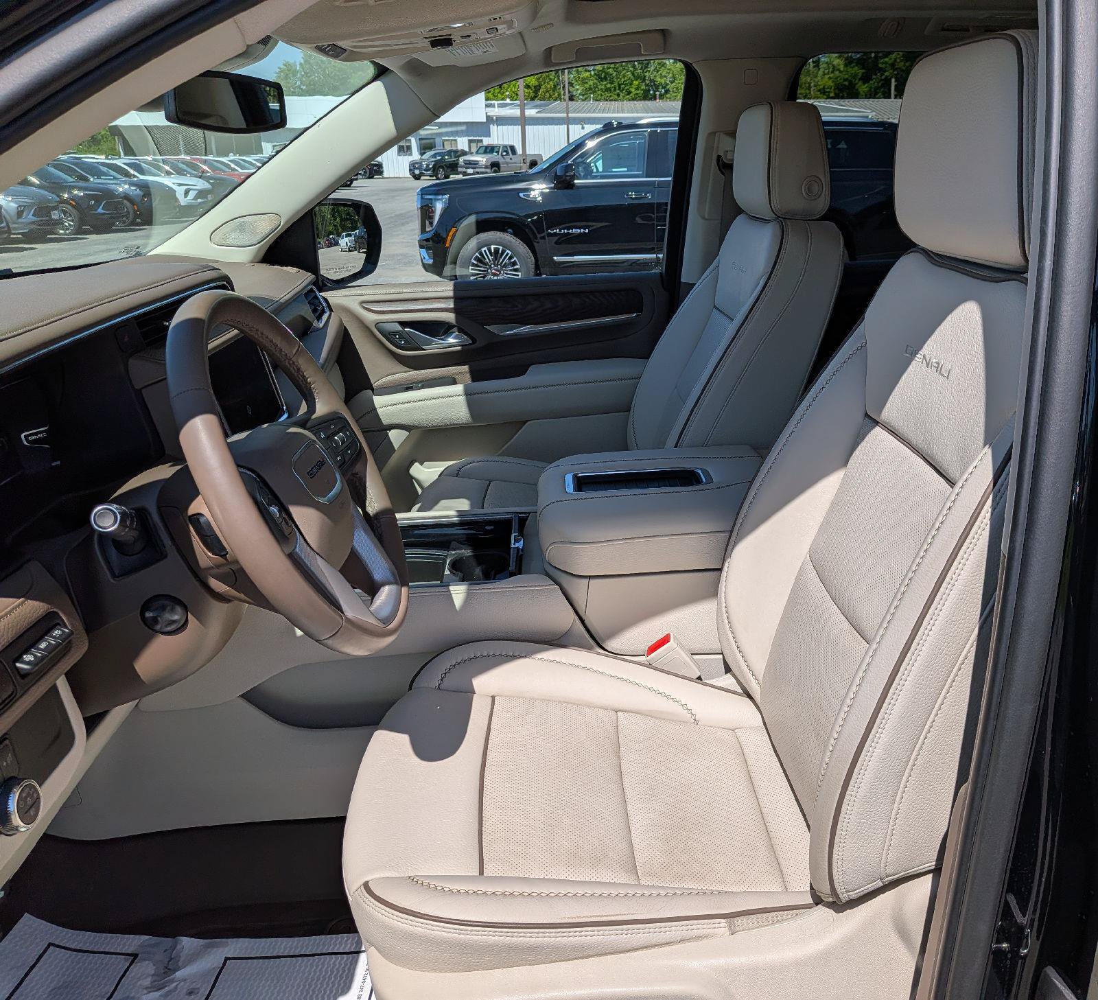 Used 2023 GMC Yukon XL Denali AWD/4WD image 12