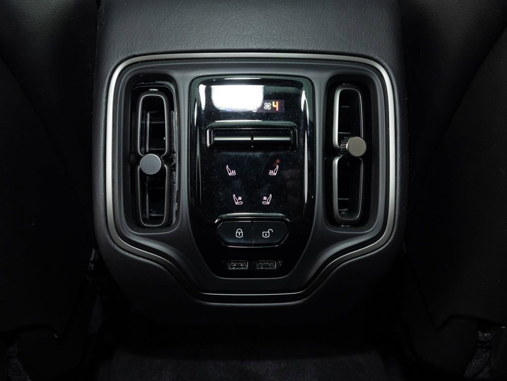 Used 2021 Aston Martin DBX image 42