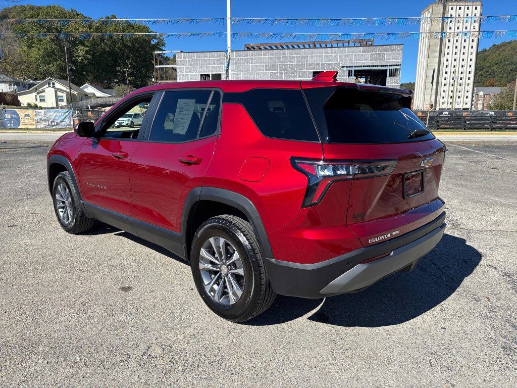Used 2026 Chevrolet Equinox LT AWD/4WD image 3