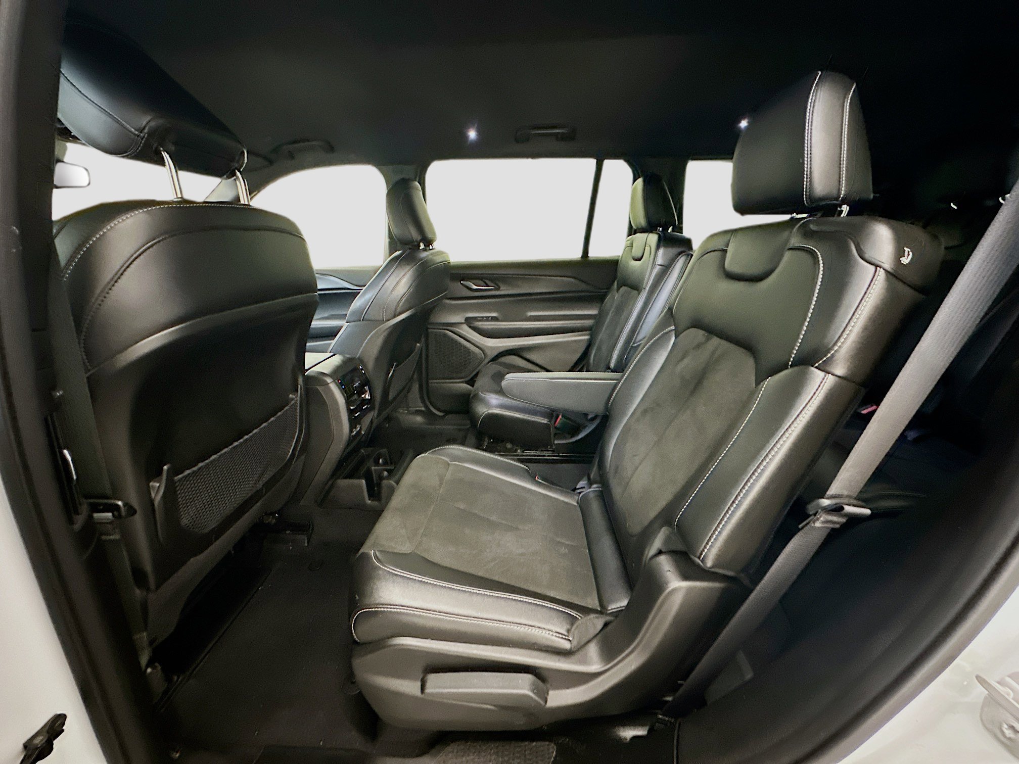 Used 2023 Jeep Grand Cherokee L Laredo image 28