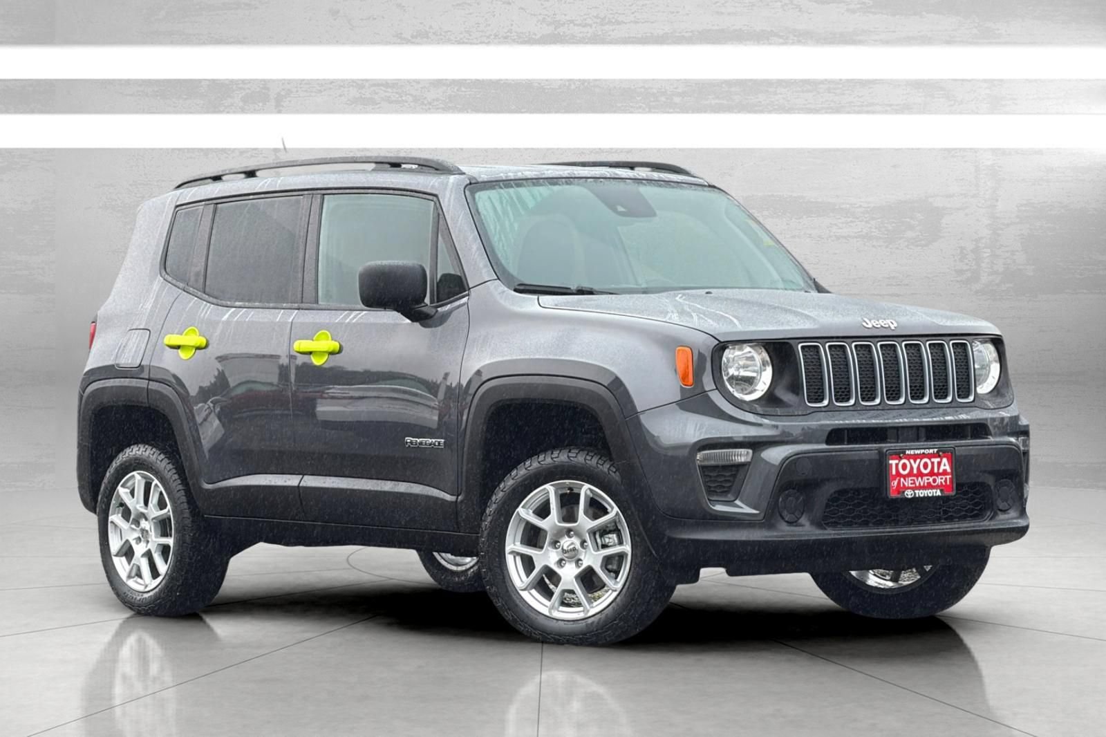 Used 2023 Jeep Renegade Latitude AWD/4WD image 2