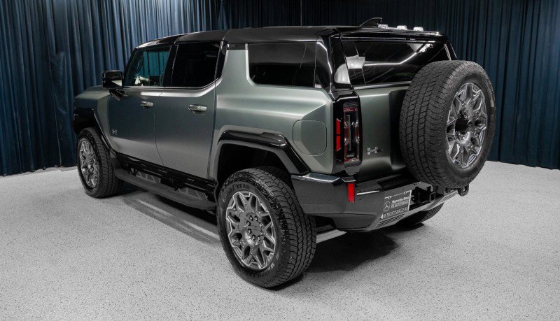 Used 2024 GMC Hummer EV 3X w/ LPO, Cargo Utility Package AWD/4WD image 10