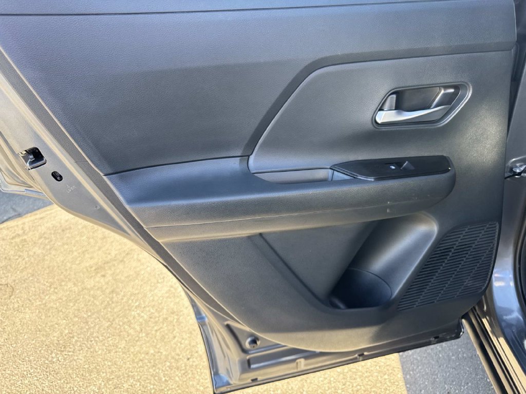 Used 2025 Nissan Kicks SV FWD image 15