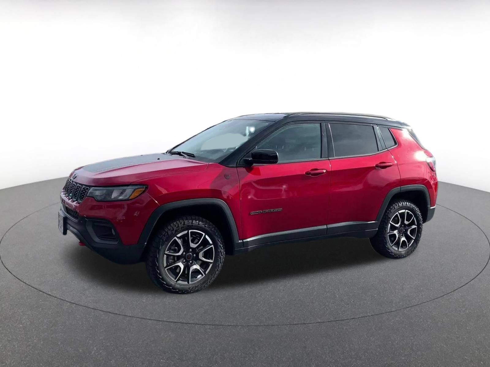 Used 2025 Jeep Compass Trailhawk AWD/4WD image 8