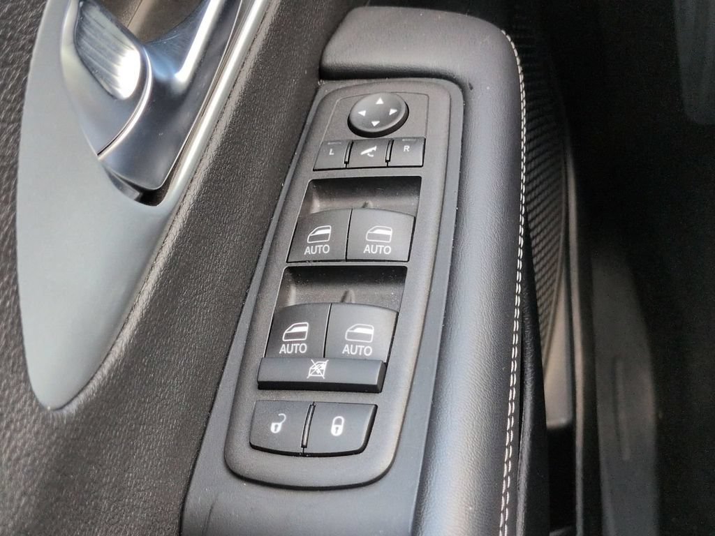 Used 2026 Chrysler Pacifica Limited FWD image 25