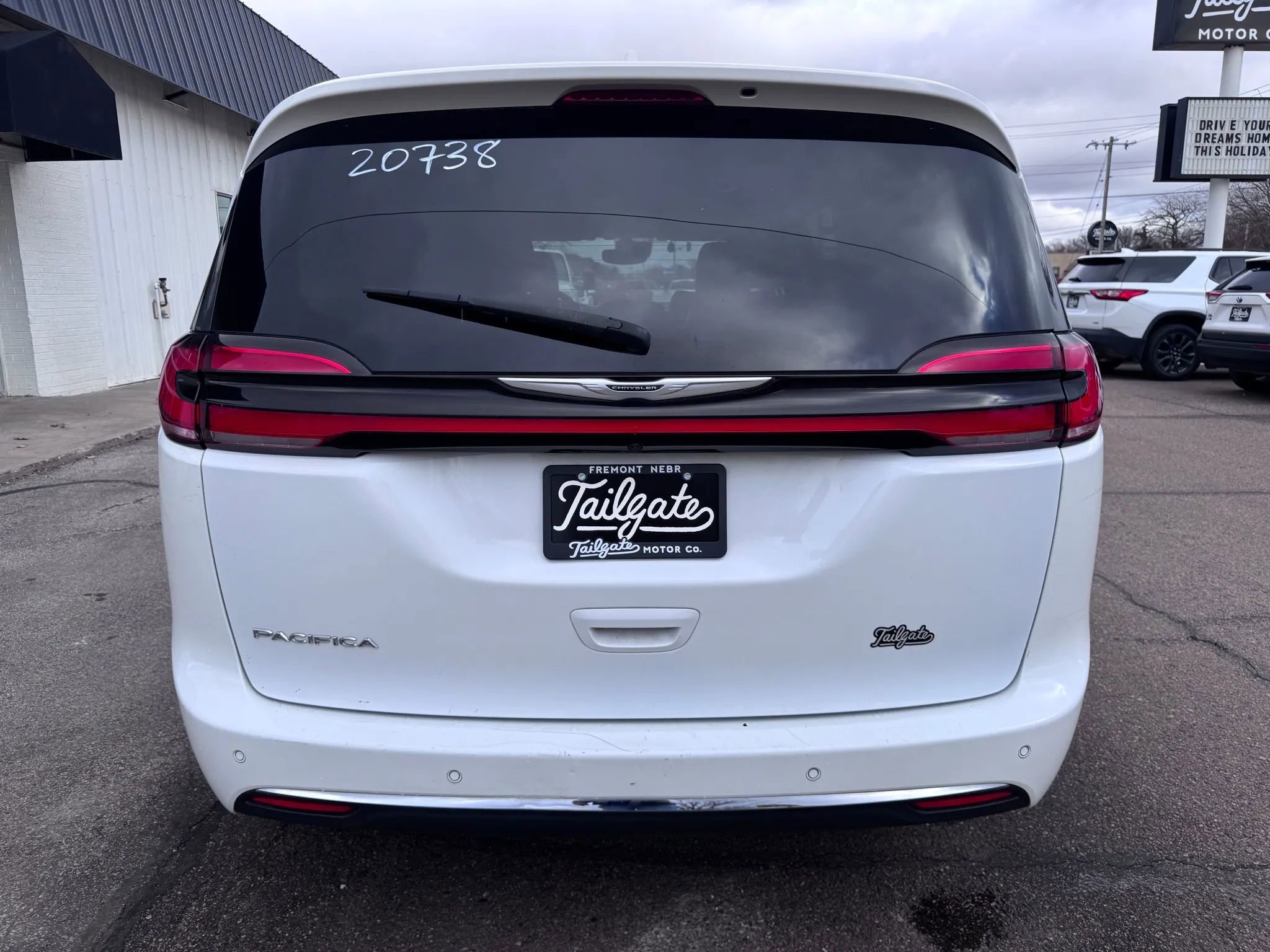 Used 2022 Chrysler Pacifica Touring-L image 6